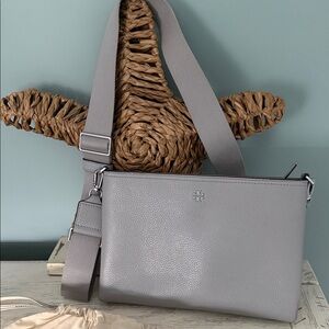 Tori Burch Blake Swingpack, EUC, dust bag included